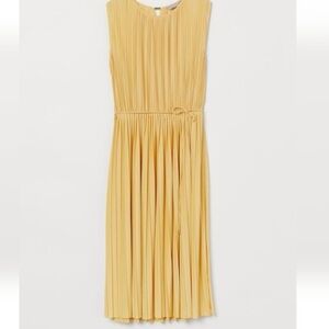 H&M Elegant Pastel Yellow Sleeveless Pleated Midi Dress